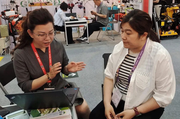 近万家外贸人抢用！汇信外贸软件展会神器火了(图5)